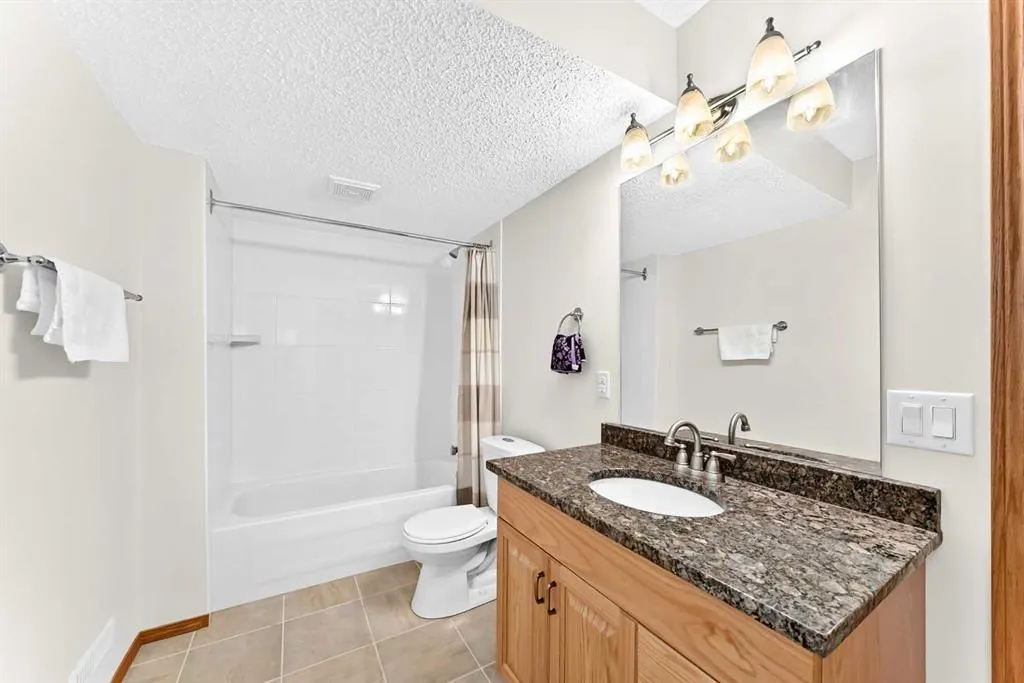 127 Edgebrook Circle NW