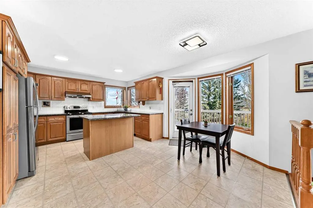 127 Edgebrook Circle NW