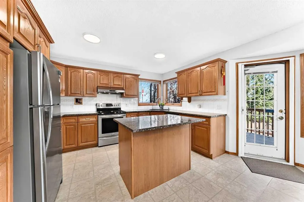 127 Edgebrook Circle NW