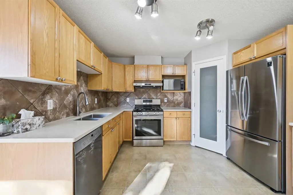 33 Saddlebrook Common NE
