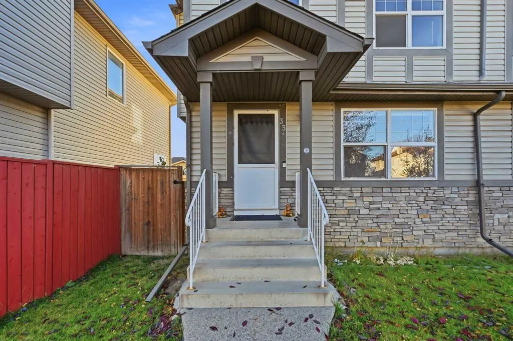 33 Saddlebrook Common NE