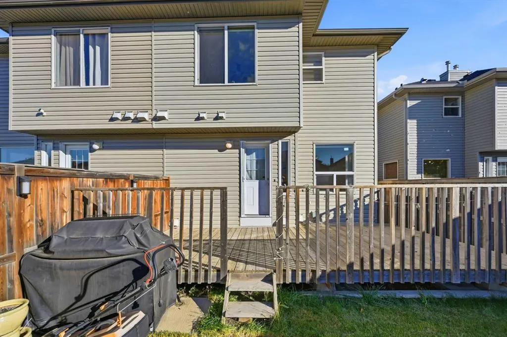 33 Saddlebrook Common NE
