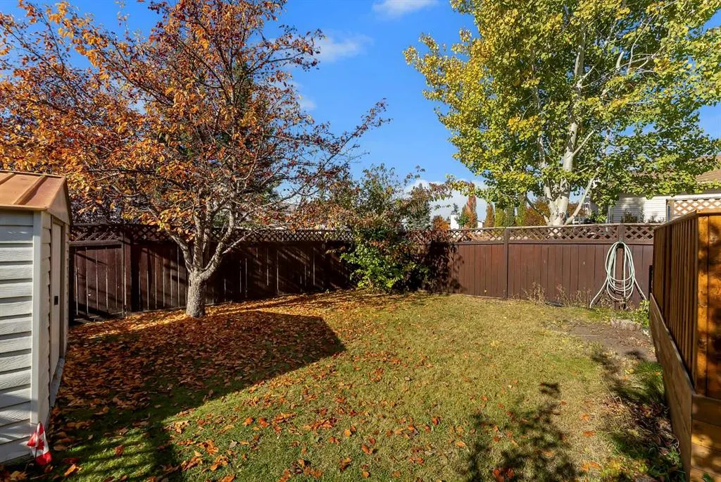 225 Riverwood Close SE