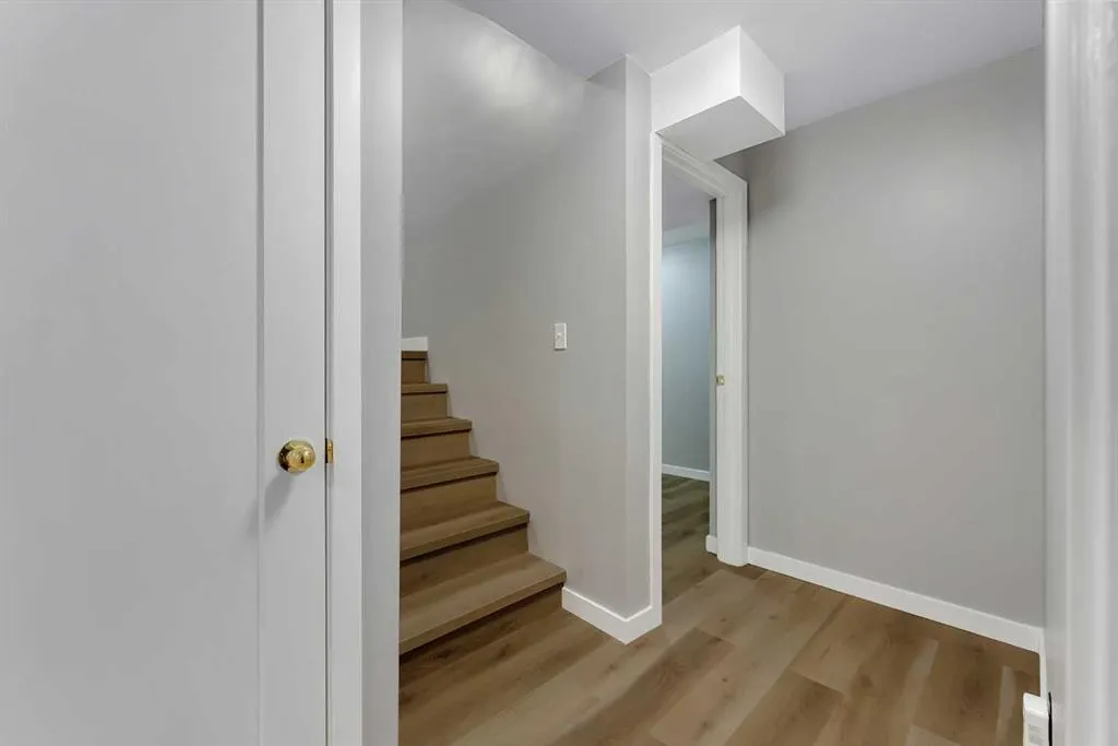 225 Riverwood Close SE