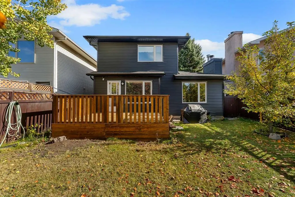 225 Riverwood Close SE
