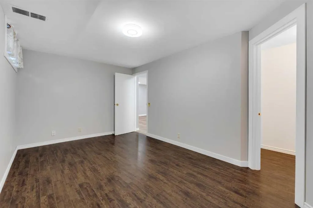 225 Riverwood Close SE