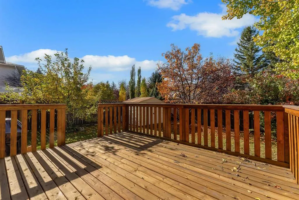 225 Riverwood Close SE