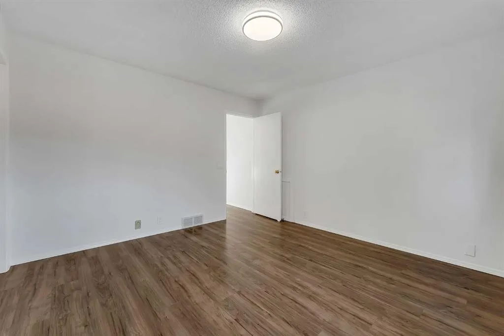 225 Riverwood Close SE