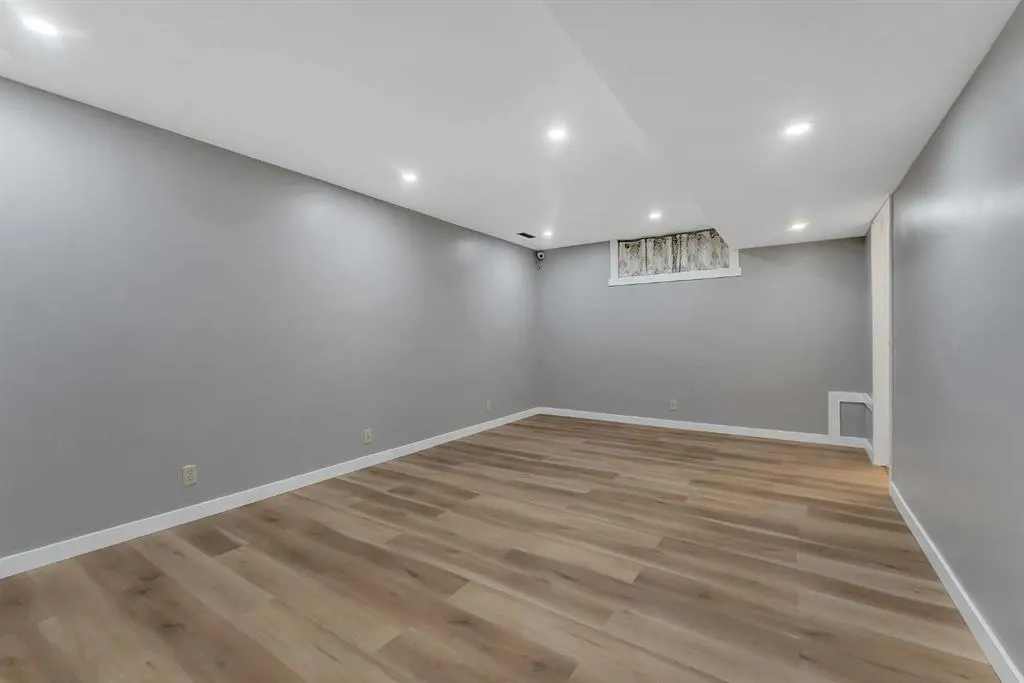 225 Riverwood Close SE