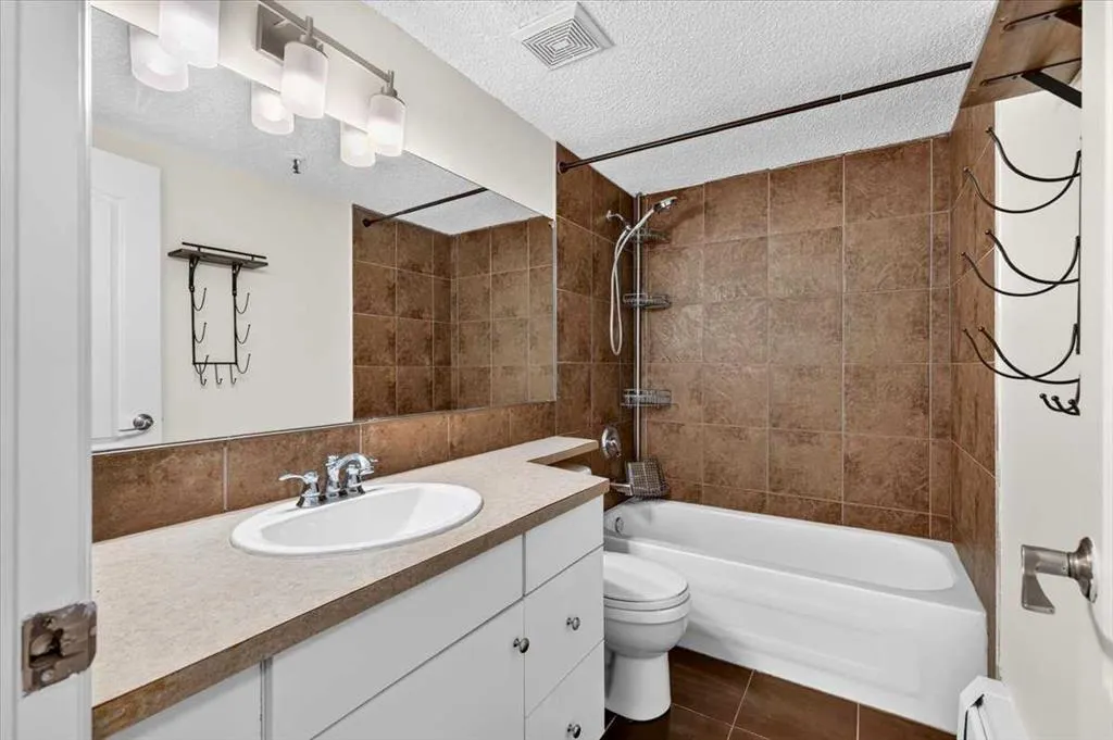 647 1 Avenue NE #108