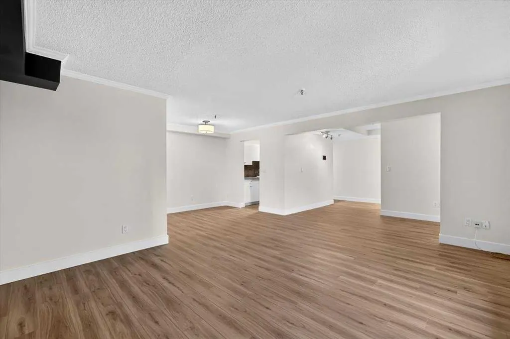 647 1 Avenue NE #108