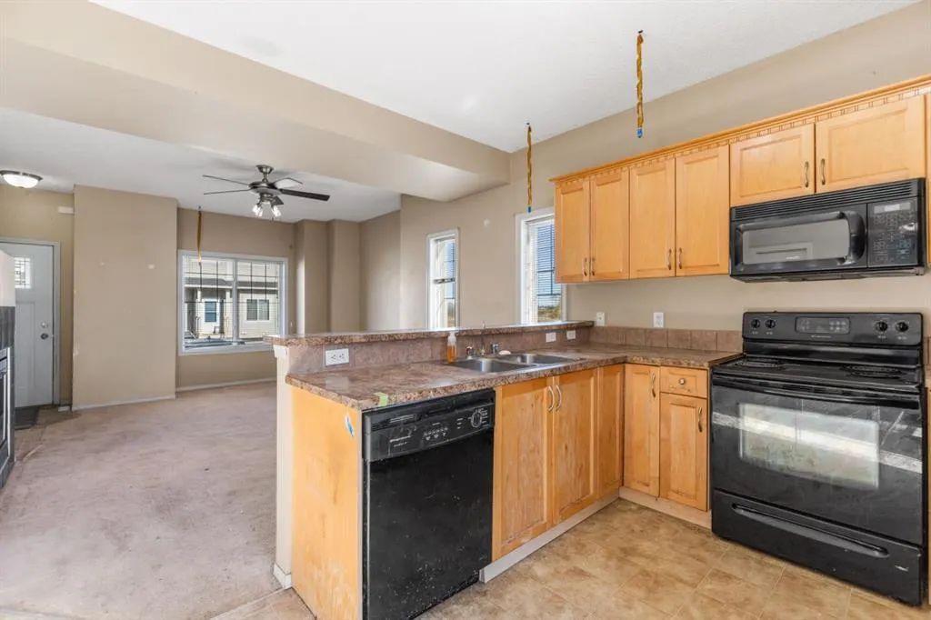 523 Strathaven Mews