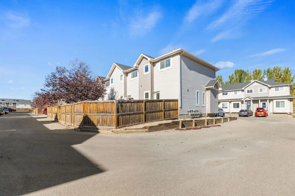 523 Strathaven Mews