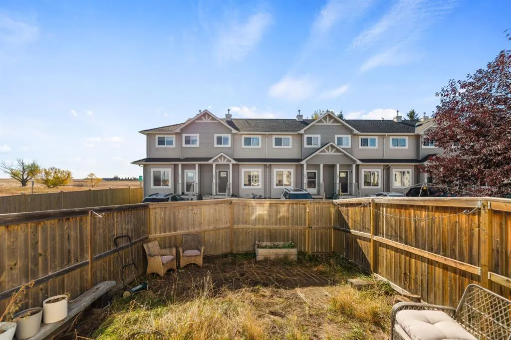 523 Strathaven Mews