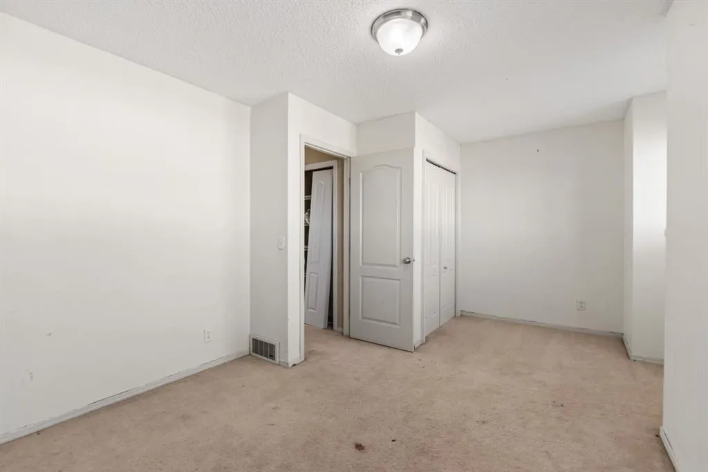 523 Strathaven Mews