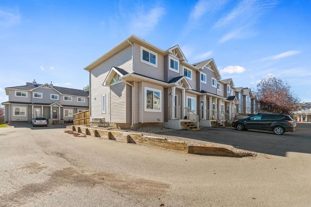 523 Strathaven Mews