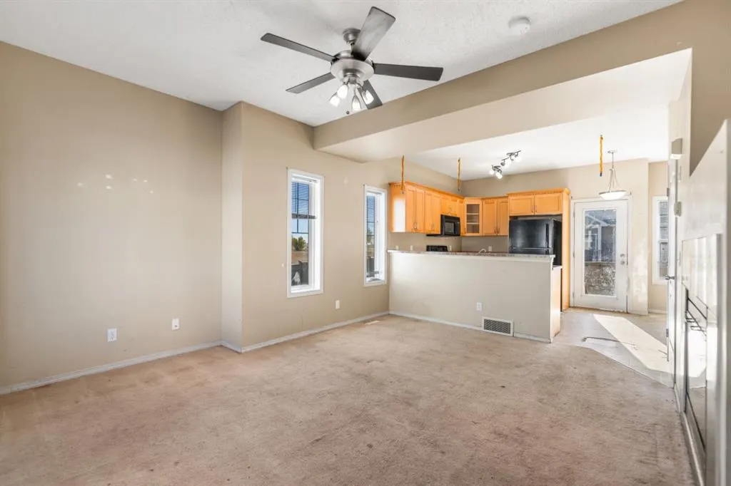 523 Strathaven Mews