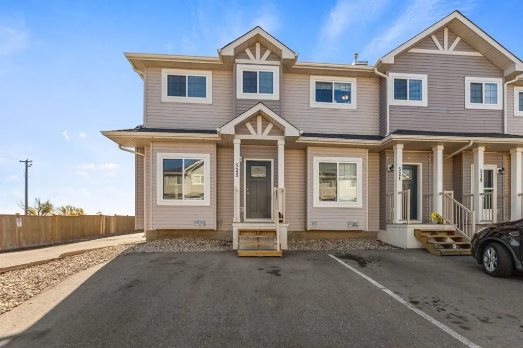 523 Strathaven Mews