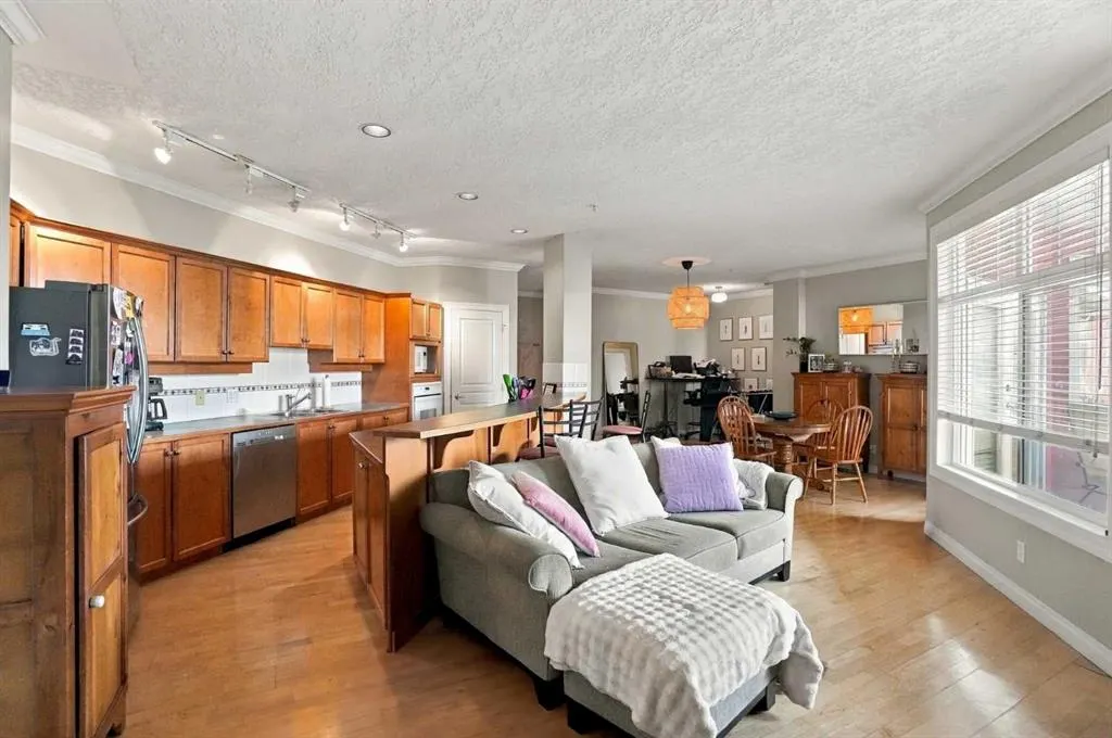 59 22 Avenue SW #410