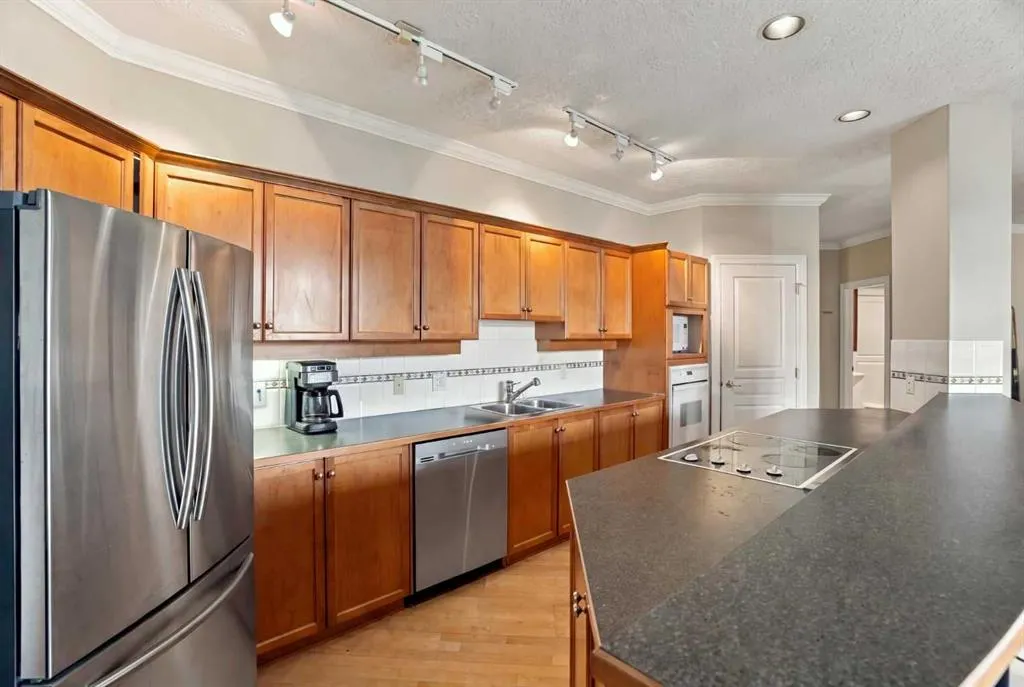 59 22 Avenue SW #410