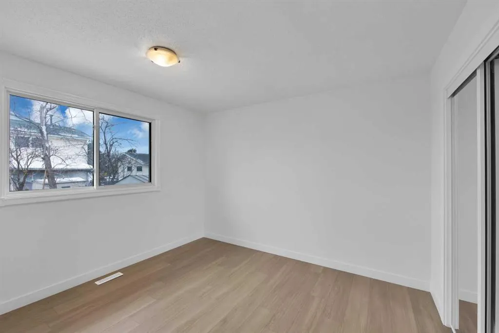 72 Fonda Crescent NE