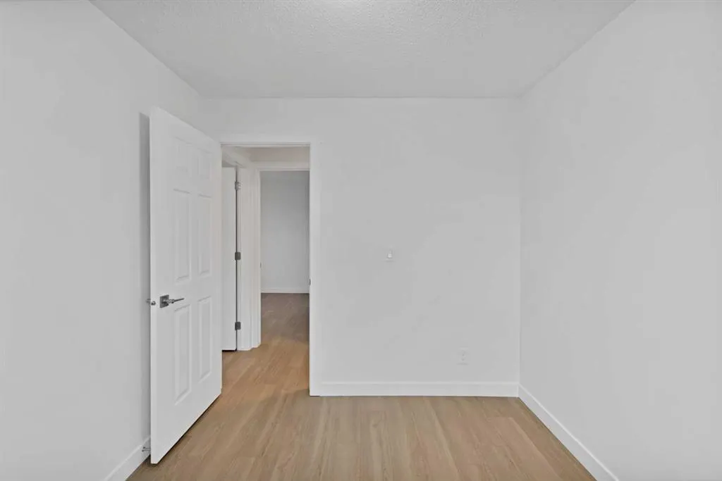 72 Fonda Crescent NE