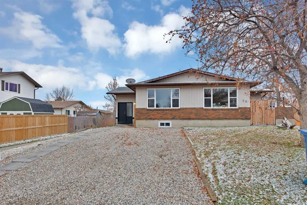 72 Fonda Crescent NE