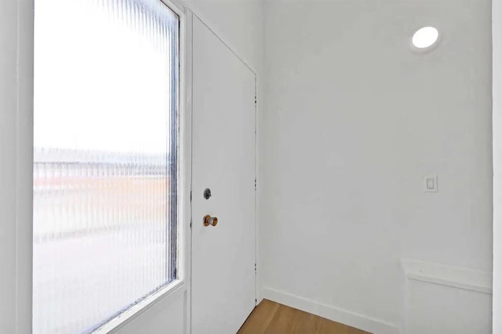 72 Fonda Crescent NE