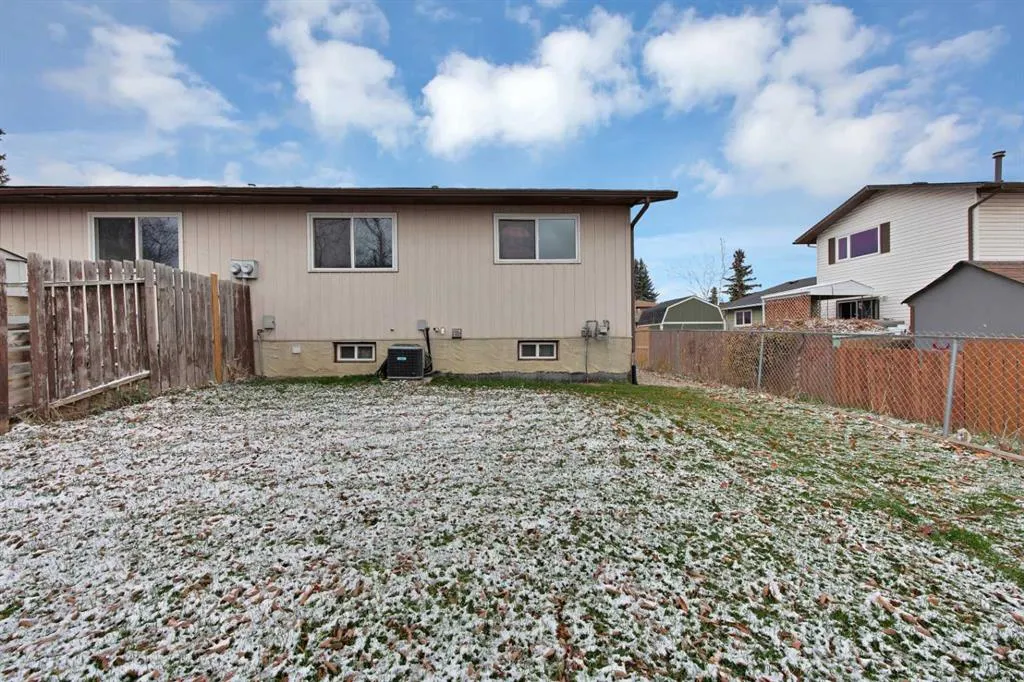 72 Fonda Crescent NE