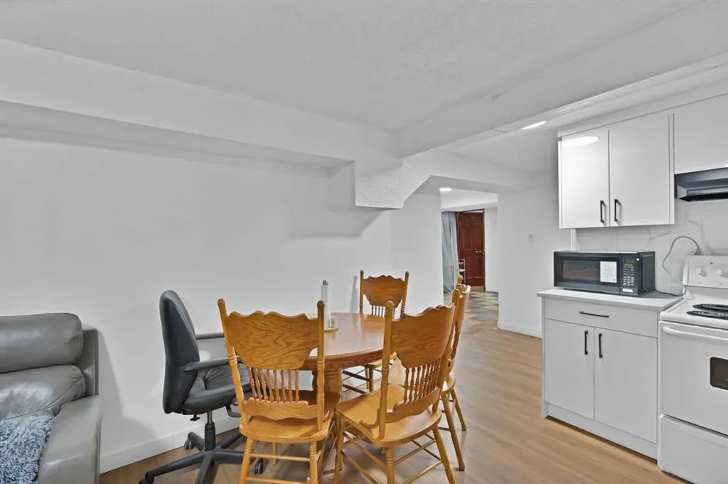 72 Fonda Crescent NE
