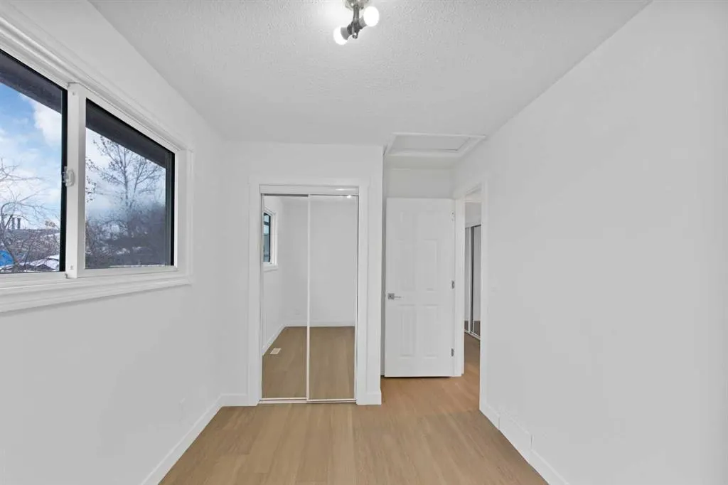 72 Fonda Crescent NE