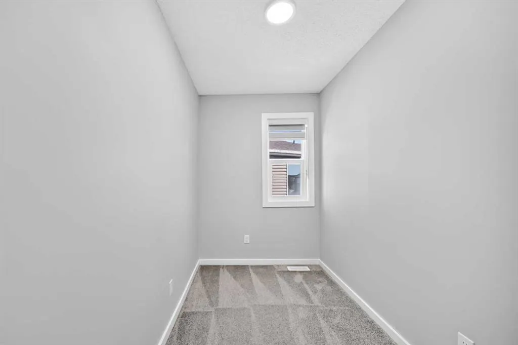 122 belmont Crescent SW