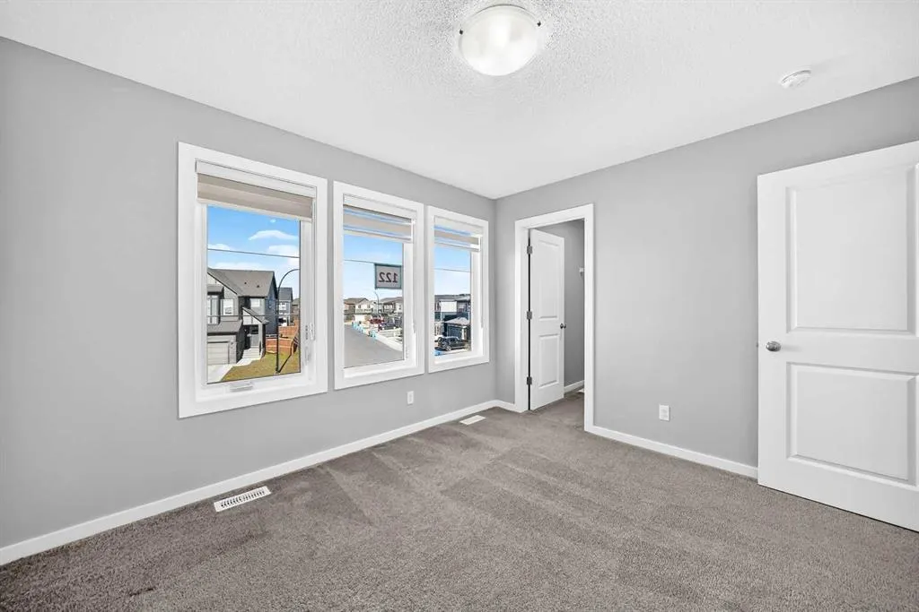 122 belmont Crescent SW