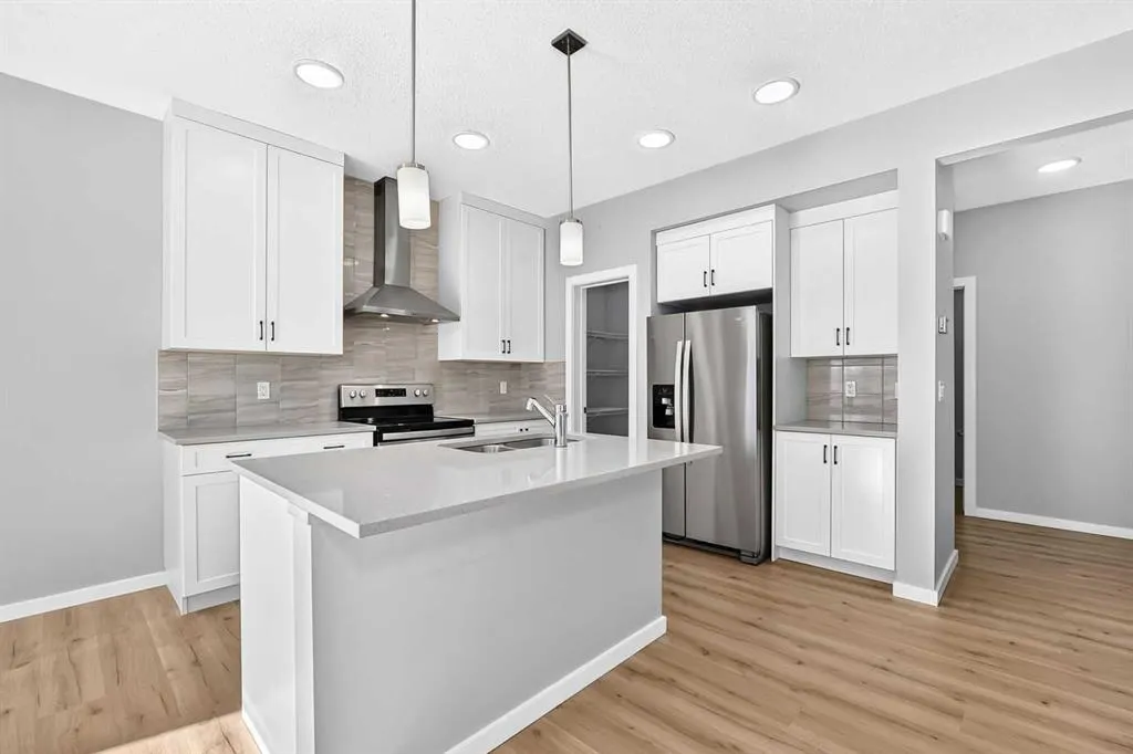 122 belmont Crescent SW