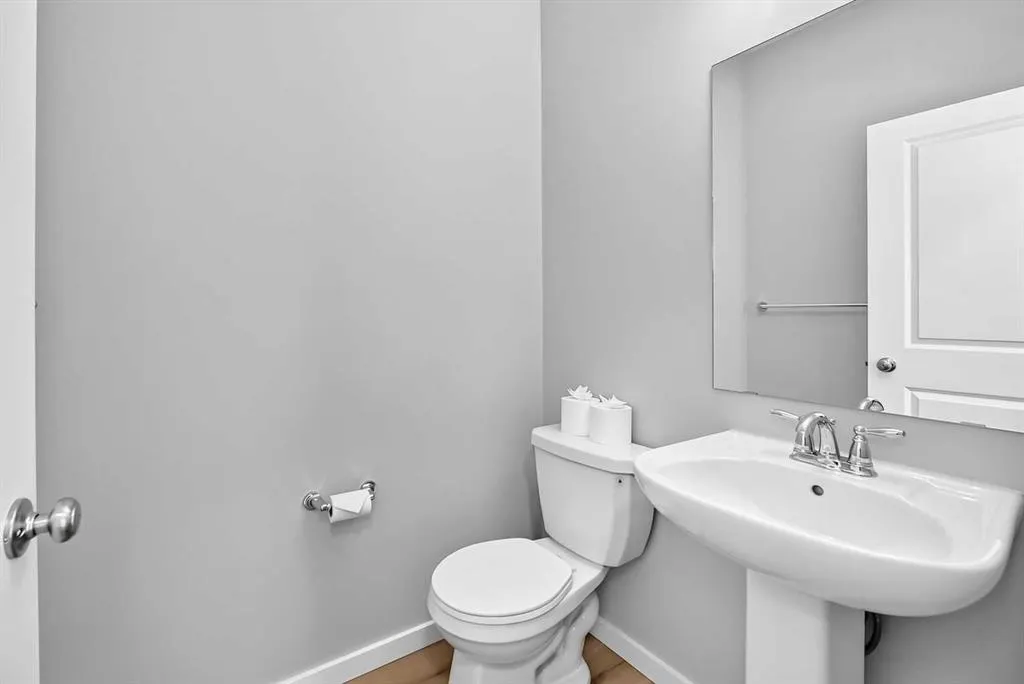 122 belmont Crescent SW