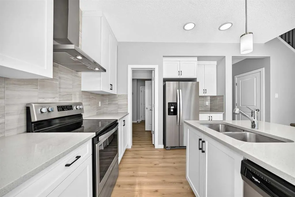 122 belmont Crescent SW
