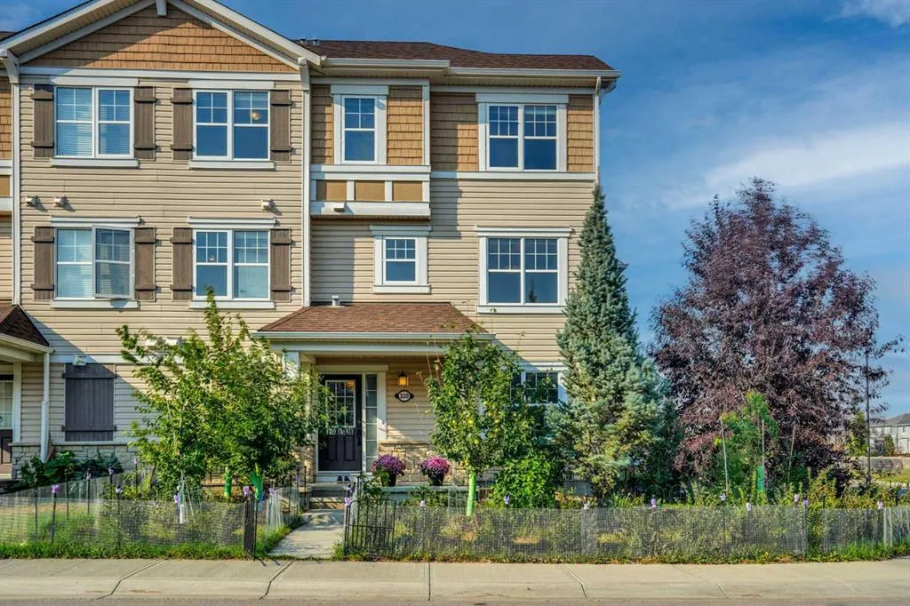 220 Windford Crescent SW