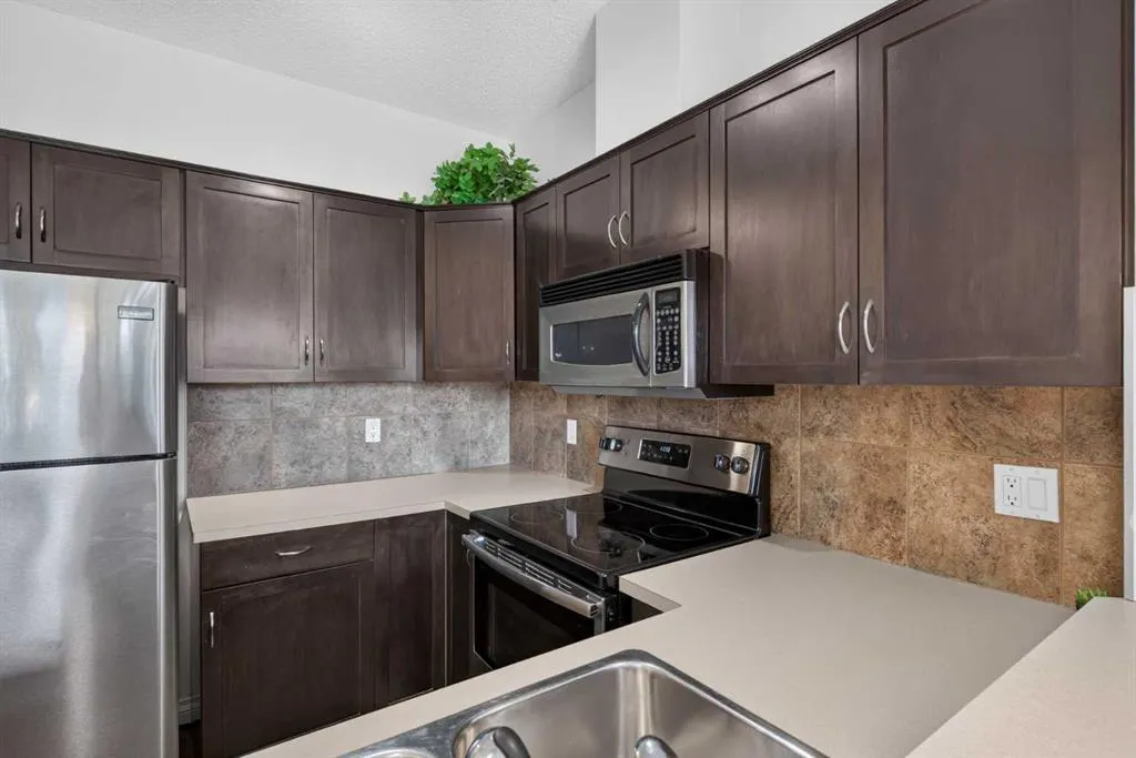 108 Rockyledge View NW #6