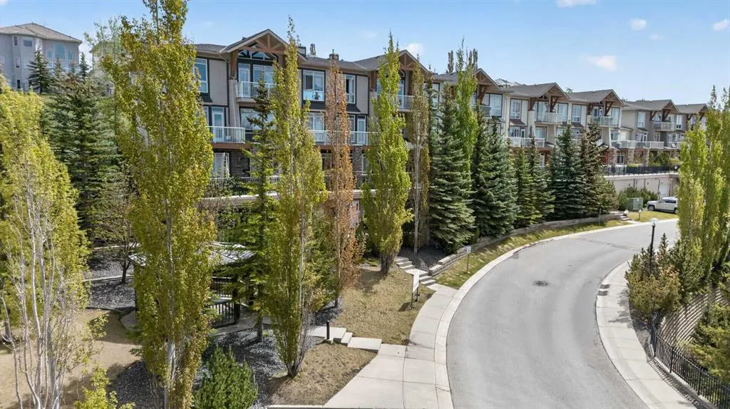 108 Rockyledge View NW #6