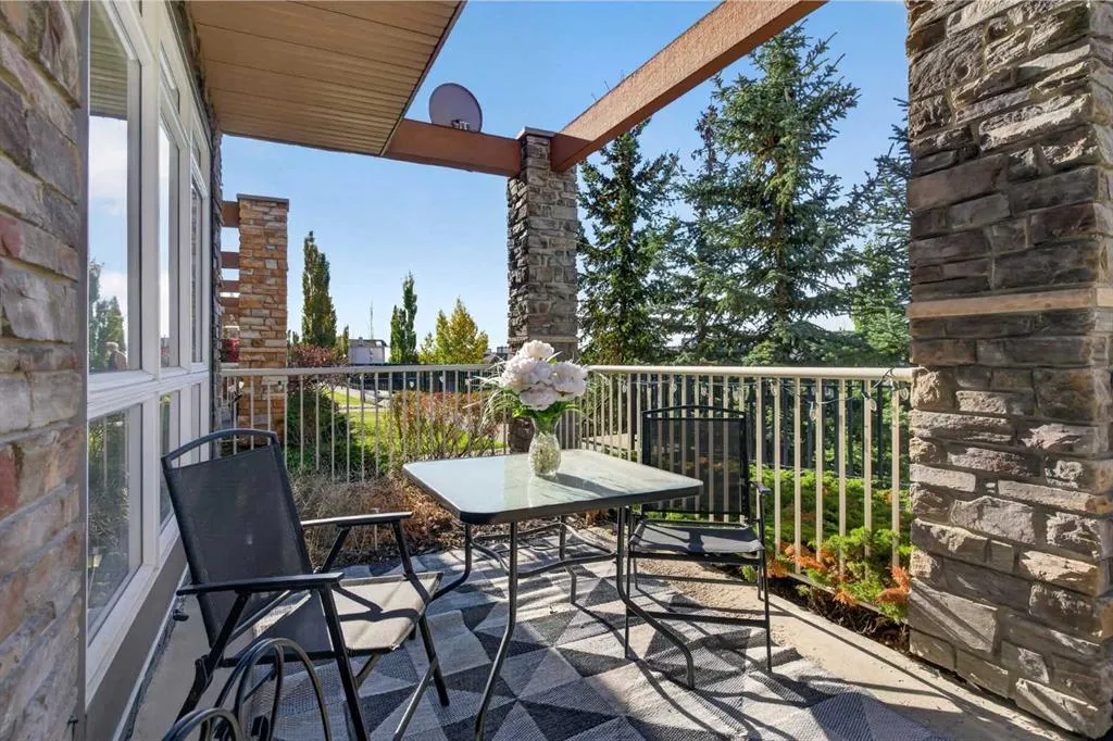 108 Rockyledge View NW #6