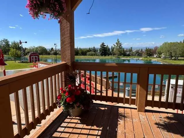 108 Rockyledge View NW #6