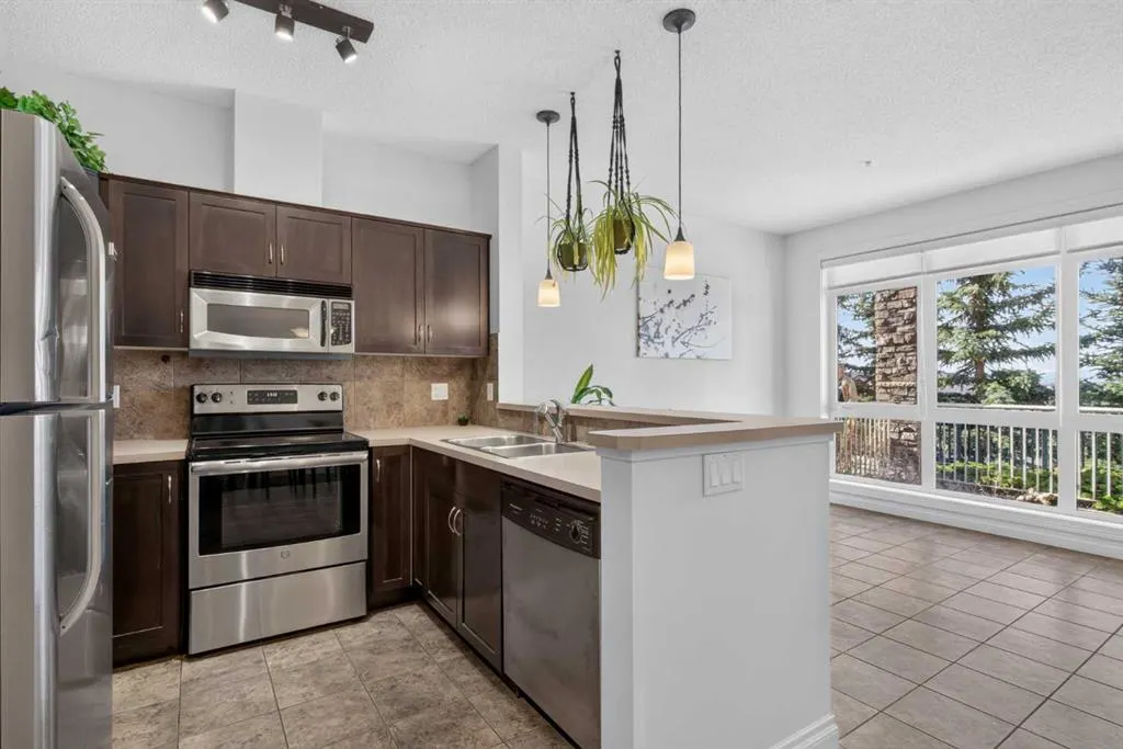 108 Rockyledge View NW #6