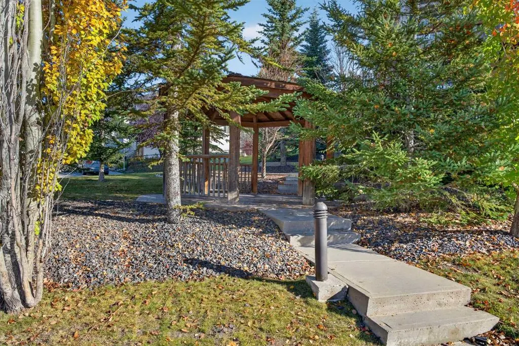108 Rockyledge View NW #6