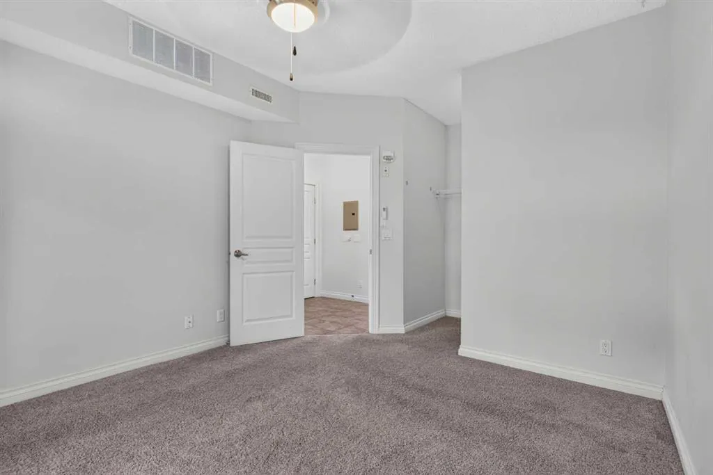 108 Rockyledge View NW #6