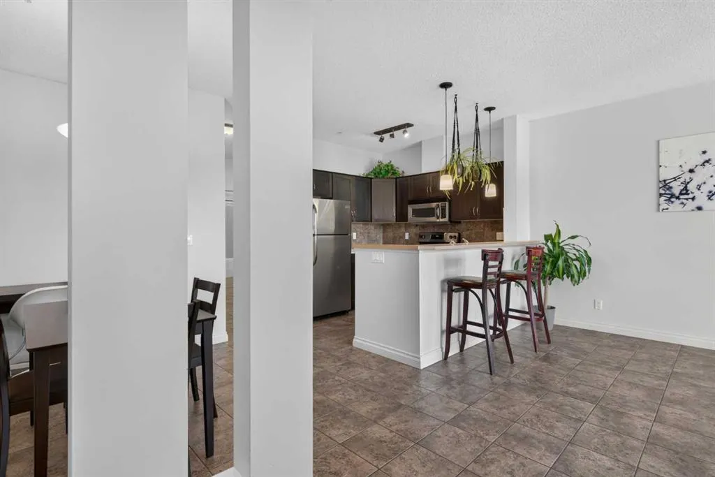 108 Rockyledge View NW #6