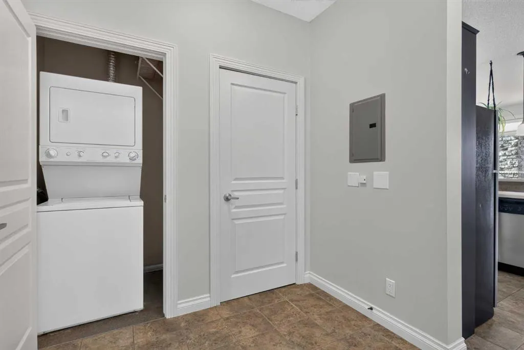 108 Rockyledge View NW #6