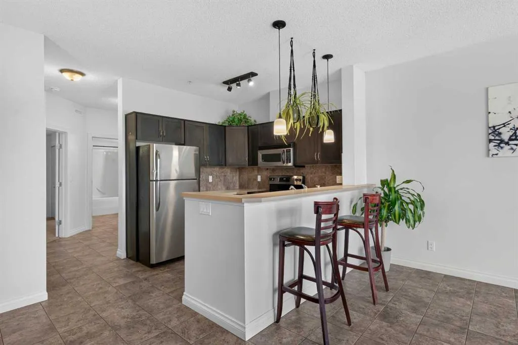 108 Rockyledge View NW #6