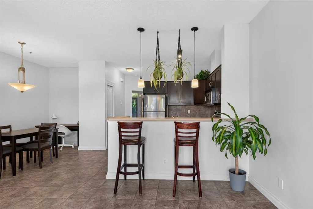 108 Rockyledge View NW #6