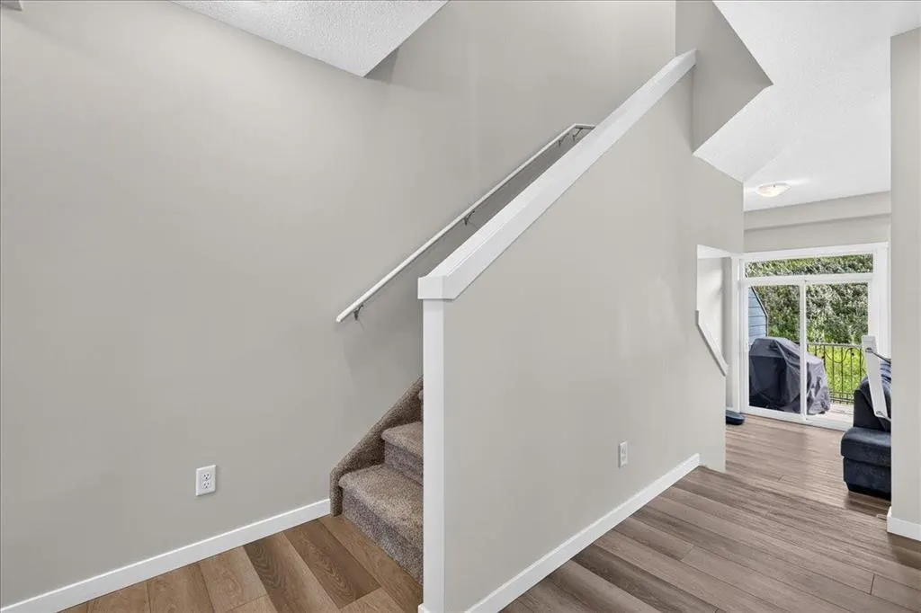 246 Cranbrook Square SE