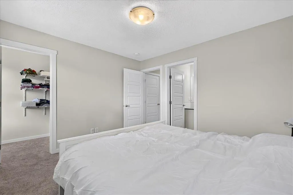 246 Cranbrook Square SE